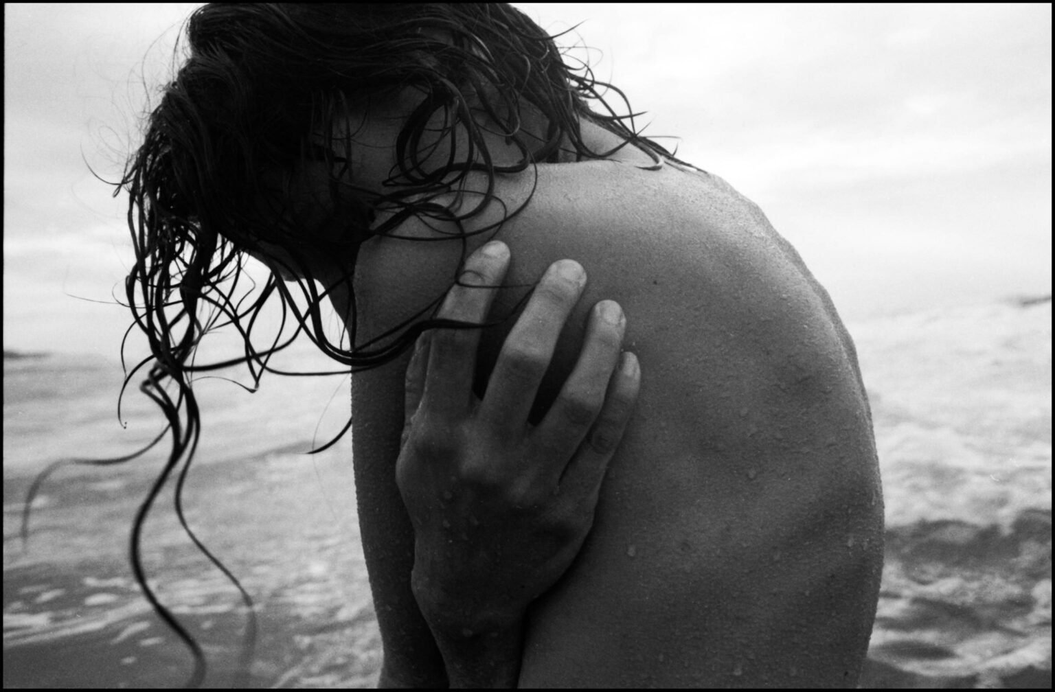 Photographie artistique lingerie lumière naturelle.
